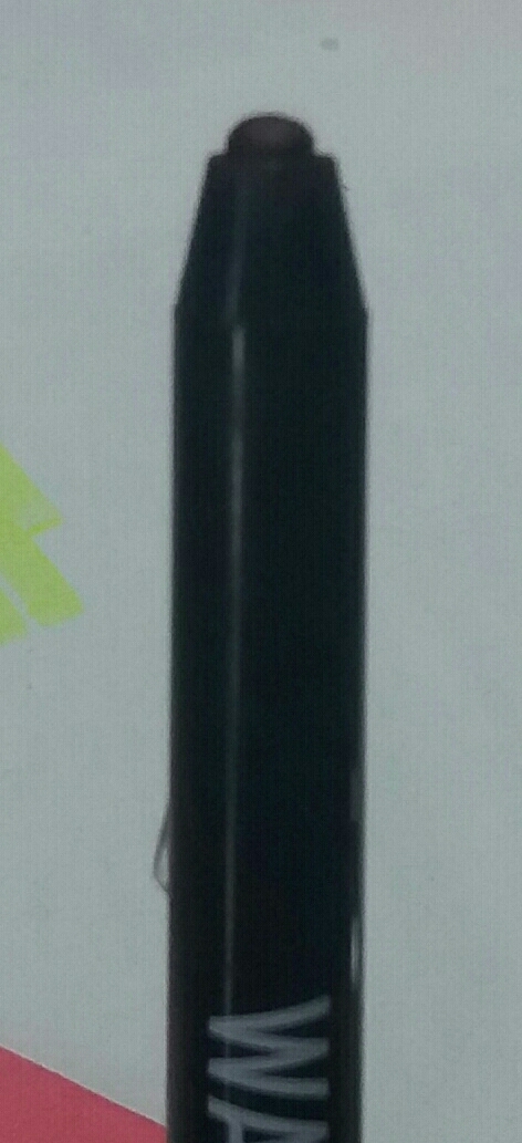 오래쓰면 샤프너가 내장되잇지않아 금방 뭉툭해져욤...
전 얇게그릴라고 길게 빼서 쓴답니당