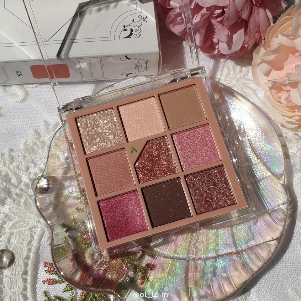 팔레트 뚜껑 열기가 조금 힘들더라고요,,
이 팔레트의 유일한? 단점🥲