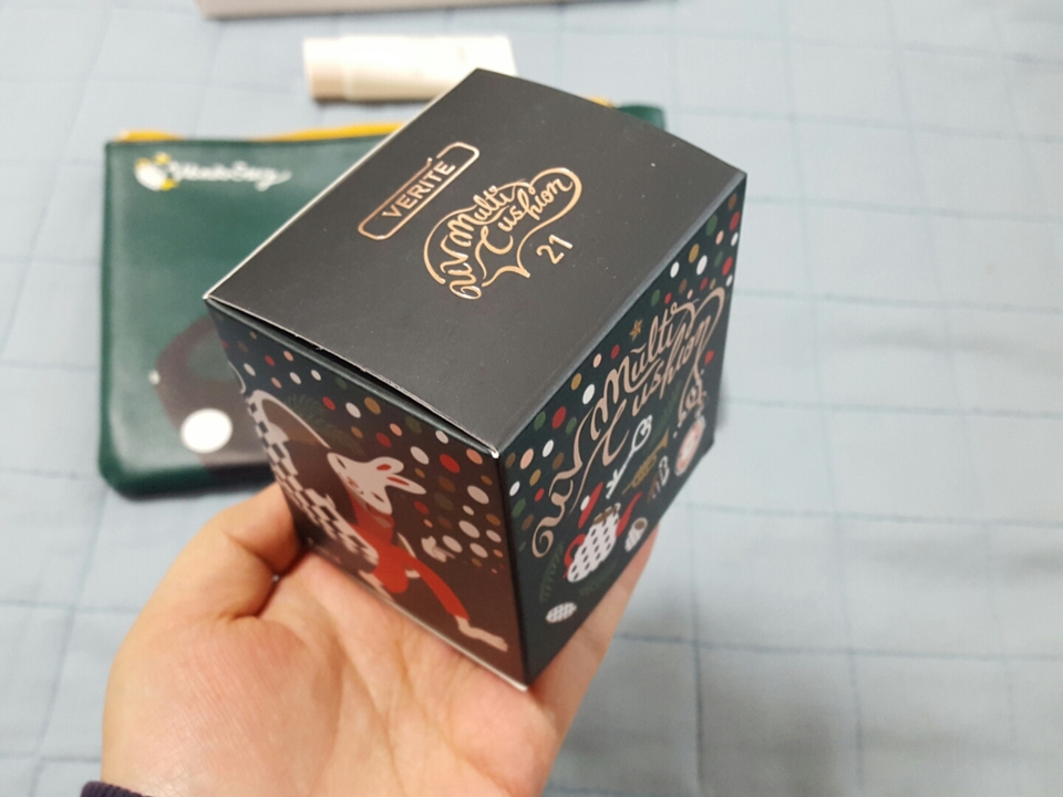 종합적인평은 굉~장히 좋은건아닌데 그렇다고 안좋은것도 아니에요ㅋㅋㅋ평타는 치는정도..?무난하게 수정화장할때는 괜찮을것같아요! 그리고 베리떼의 특유의향이있는데 이게 몇몇분이겐 좀 독한?향이라고 느낄수도 있을것같아요! 참고하세요~
이상 리뷰마치겠습니다😊