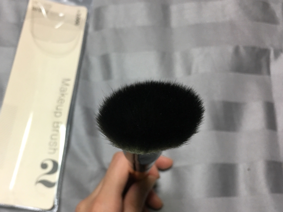 위에서 봤을땐 타원모양으로 퍼져있고, 모는 촘촘하게 모여있는 상태입니다!