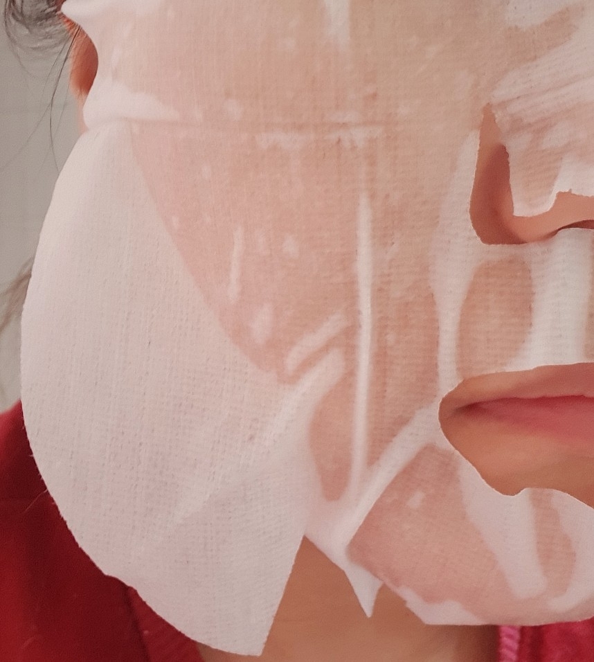 
팩을 해주고 나선 꼭 크림을 발라줘야 해요.

저는 건성 피부라 팩만 해선 건조가 쉽게 오거든요.

크림까지 발라주면 유수분 밸런스가 딱 맞아 떨어져서 퍼펙트!


가격도 저렴하고 제품력도 좋고!!


가성비가 좋은 마스크팩으로 추천해요!! 