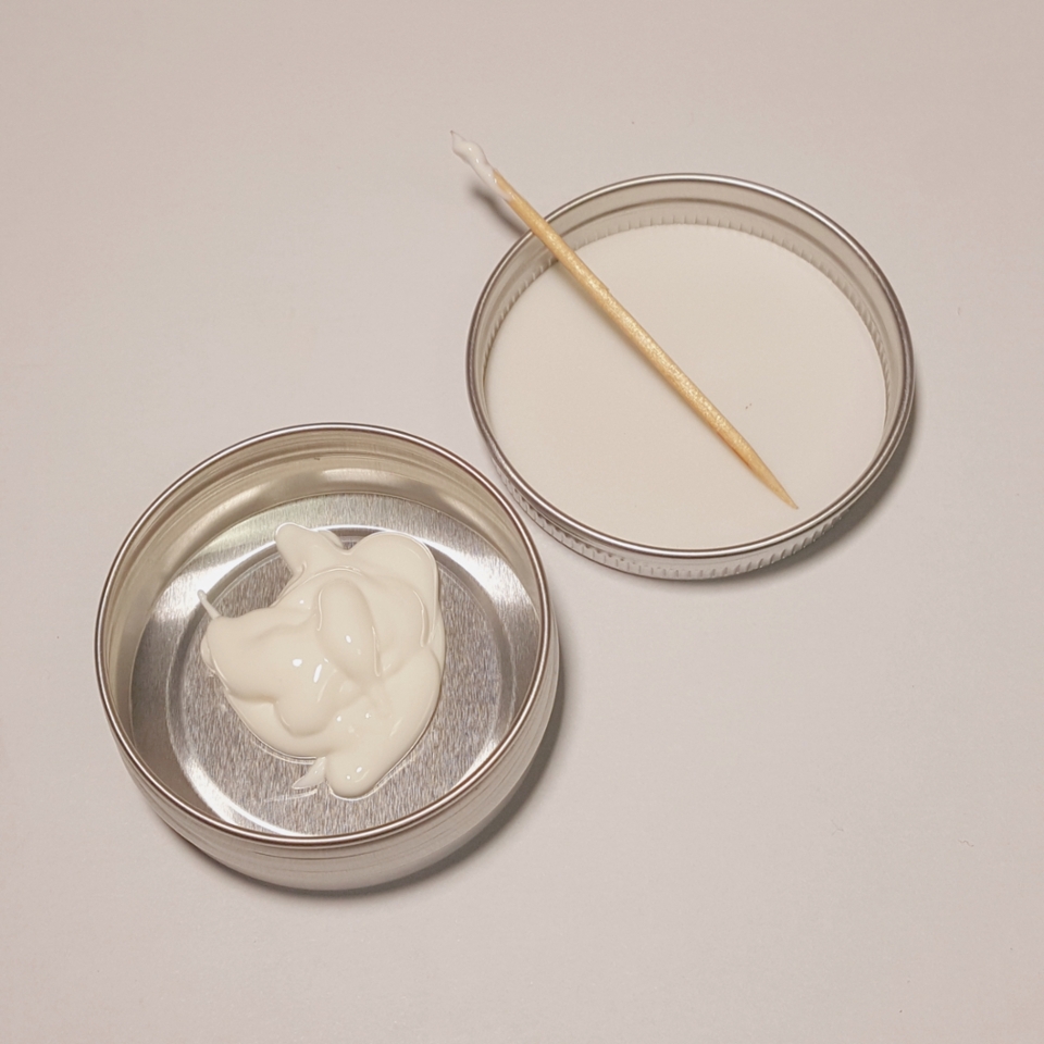 선크림을 짜줍니다

저정도도 통에 비해 양은 적지만 오래써요