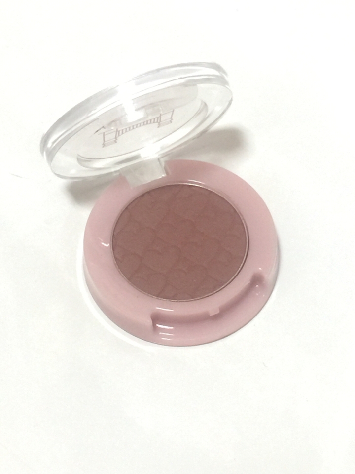 실제 색하고 가장 비슷한거 같아요!! 약간 붉은끼 있는 팥죽색 같아요!!초코색!
