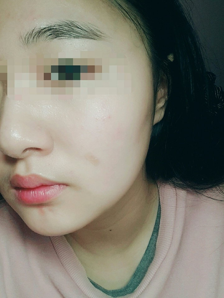 촉촉하고 화사해진게 느껴져서 놀랐고 신기하고 재밌는 마스크팩입니다