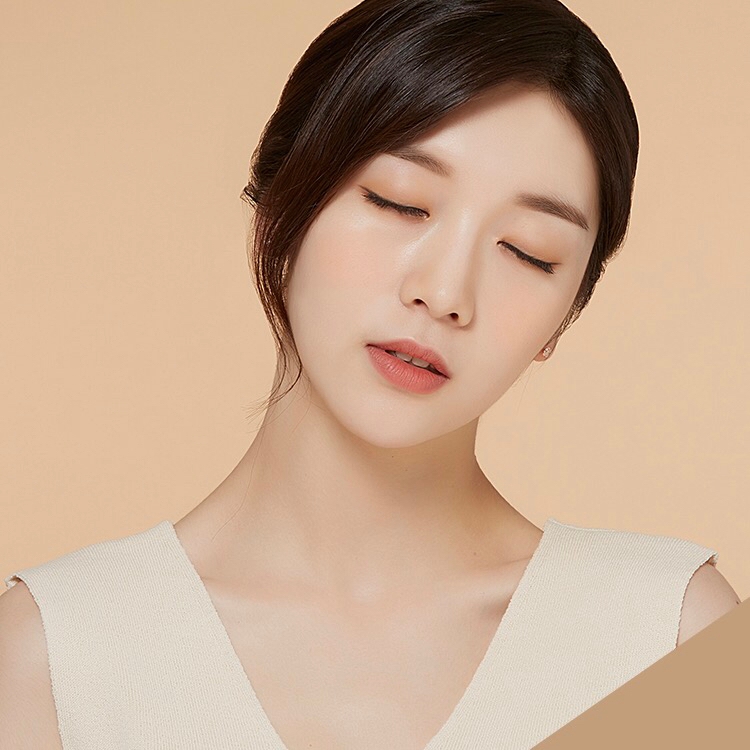 어퓨 공홈에 있길래 가져와봤어용 공홈은 발색이 다 달라서 안 믿었는데 얜 발색이 실제 색상이랑 똑같더라구요.. 전체적인 느낌이 궁금하시다면 이 사진 참고하시면 좋을것같아요☺️ 그러면 우리 다음 리뷰에서 만나요❣️
