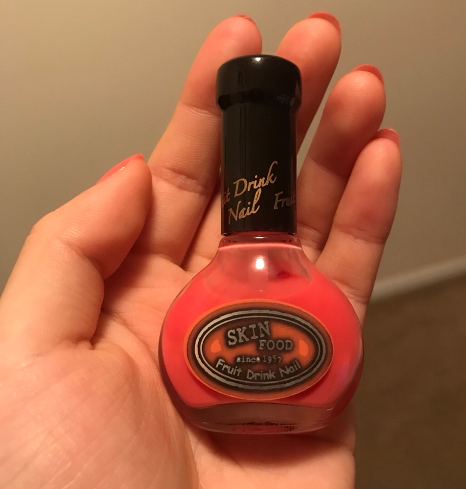 모르는사람이 없을정도로 유명한 신민아 샤넬 네일의 저렴이 스킨푸드의 자몽주 네일이에요 오랜만에 네일 바른김에 리뷰올려봐용