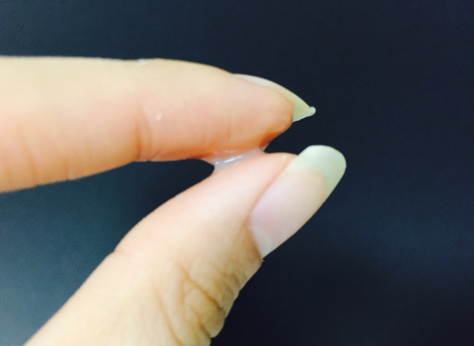 제형은 초록빛을 띄는 투명색 겔 제형이에요!

꼭 알로에 식물을 반으로 가르면 나오는 액체같은
쫀쫀한 느낌 + 일반 수분크림 겔타입같은 제형이에요

