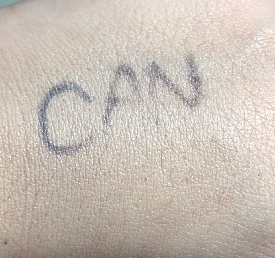 확대했더니 커버력 짱 좋은것 같아요👍🏻 촉촉하면서 커버력까지 좋다니..💕