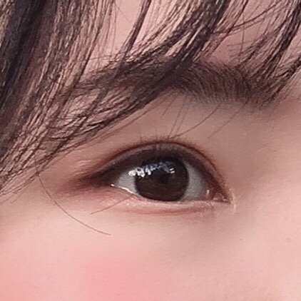 요게 튜토리얼 후 인데요! 어때요?! 자연스러운가요?

자칫 인위적일 수 있는데, 아직 눈밑지방제거 수술을 당장할 생각은 없어서 이렇게 하고 다닌답니당ㅎㅎ


도움이 되었으면 좋겠네요💕❤️