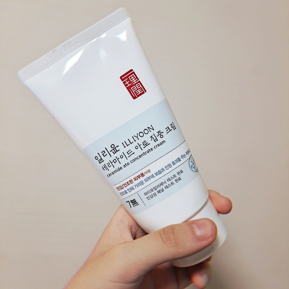 ⭑제품명: 세라마이드 아토 집중 크림

⭑브랜드: 일리윤

⭑가격:5,300원

⭑용량:200ml

⭑구매처:네이버
