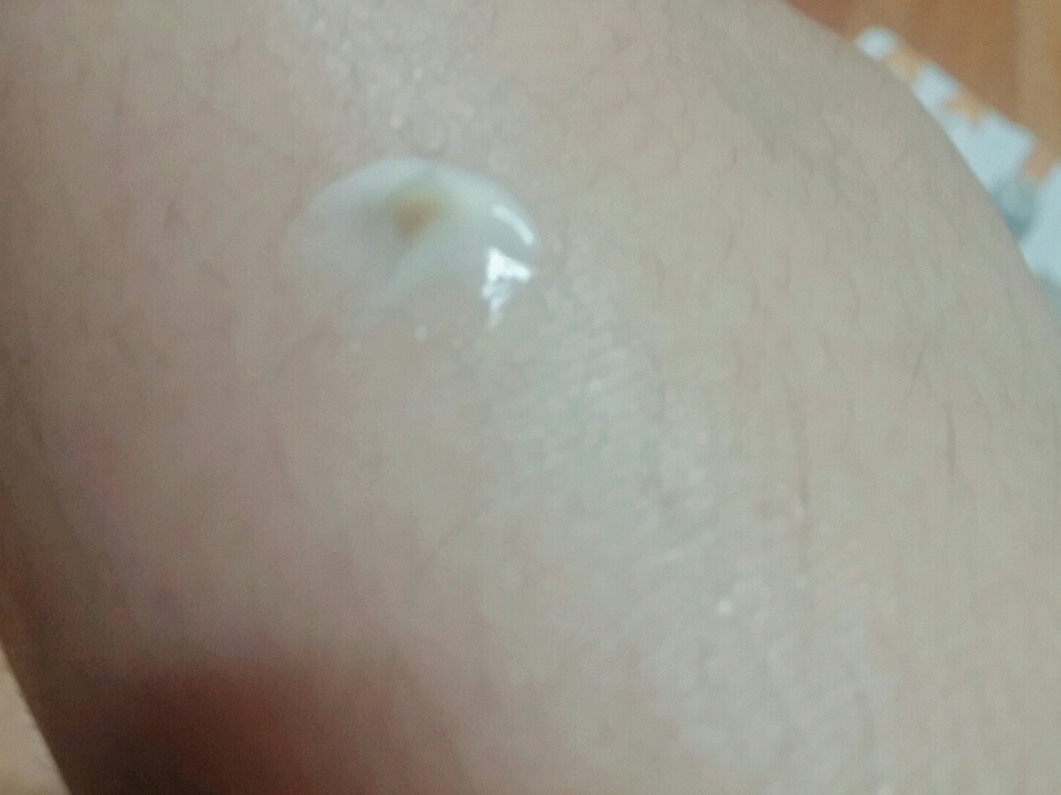 역시크림 근데 다른것들에 비해 한방 냄새가 강한것 같다