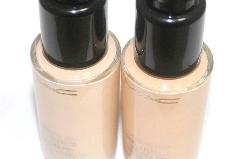 맥 파운데이션이 노란끼가 돈다는 후기를 많이 봐왔는데
솔직히 나는 웜톤에 노란끼를 띄고 있는 피부여서 그런가 잘 모르겠음
분홍끼 도는 베이스 제품을 안좋아해서 그런가 내 눈엔 그냥 베이지처럼 보이는...