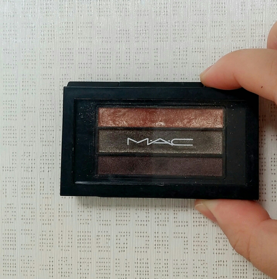 MAC 벨룩스 펄퓨전 콜렉티브 칙의 색은 3가지구성이라
다양하게3가지색으로연출을할수있어요 !^_^