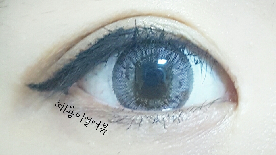 쌩얼에는 못난 얼굴을 립스틱의 형광등처럼 밝혀주고,
화장과는 또 은은하니 어울리더라구요..♡
YES GOOD!😘💜
