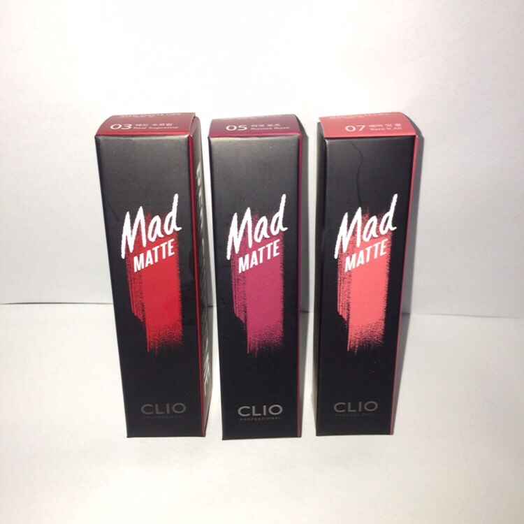 외관 입니다
매드매트라고 강렬하게 적혀있네요
립스틱 색상도 보여주고있습니다.