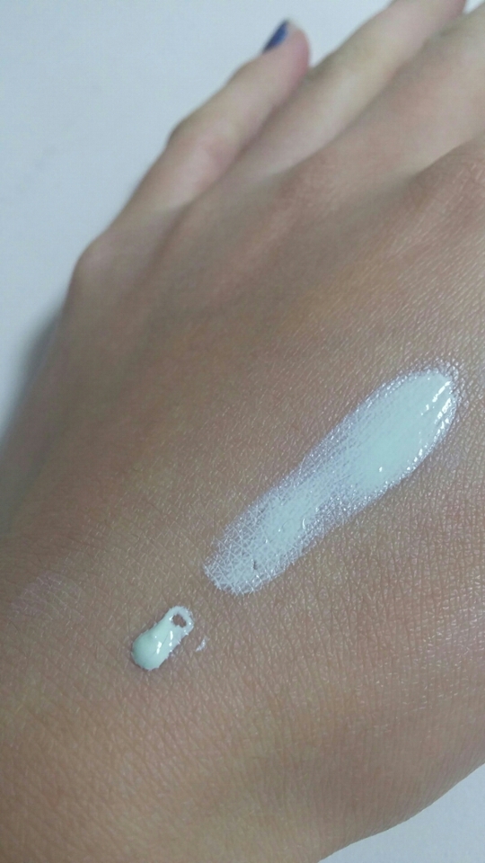 그린 색상은 홍조와 같은 붉은기 있는 피부에 효과가잇다고 해요!