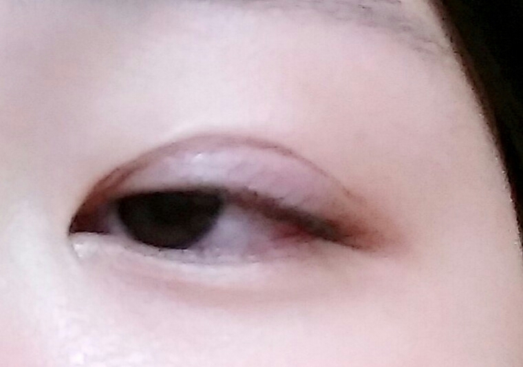 다만 눈을 감으면 어쩔수 없이 쌍수망한거같은 눈이 됩니다ㅠ