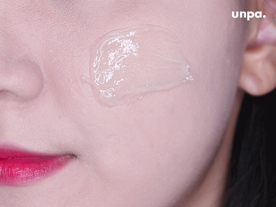 오일을 농축시킨 젤리 텍스처로 얼굴에 올려도
흘러내림 없음! (짱 편함) 부드럽게 롤링해주니 오일로~
마지막으로 물로 유화시켜주면 저자극 클렌징 완성!
피부에 있는 영양은 남기고 노폐물만 깨끗하게 없어진다구
