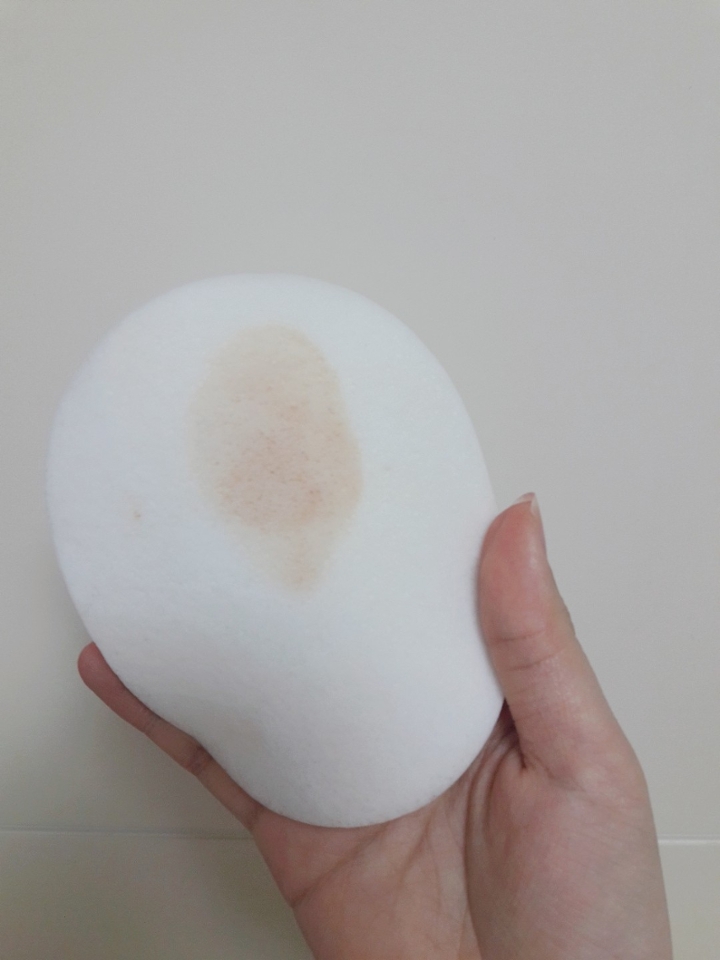 그럼 잔여물이 깔끔하게 닦이고 묻어 나온답니다^^ 