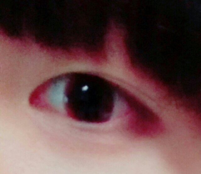 -사진은 완성적입니다 이글과 상관없어용
Y스틱으로 쌍테를 차악 찝고 쌍액을 발라요!!! 
-쌍테로 만든 쌍꺼풀라인에 쌍액을 발라주시면 됩니당
(다크니스 쌍액 써요 다이소보다 굿굿)