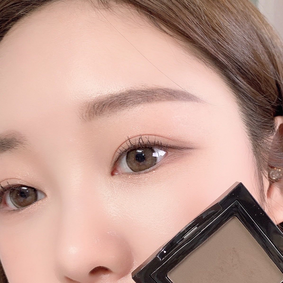 원래는 라인 그릴때 정말 또렷하게 그리는 편인데
이렇게 스머지 해서 연출해도 이쁜것 같아요🙏🏻

그리고 초보자분들이 라인 그리고 울퉁불퉁항때
요 #마호가니 슥슥 경계풀어주면 훨씬 이뻐 보여요💕