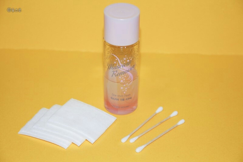진짜, 뭐 특별한 아이리무버 쓰겠지 - 이딴거 없어요 ㅋ
그냥 에뛰드하우스꺼든 어디꺼든 상관없으니 오일층 수분층 분리되어있는 립앤아이 리무버와 어디서나 흔하게 구할 수 있는
화장솜과 면봉만 있으면 됩니다