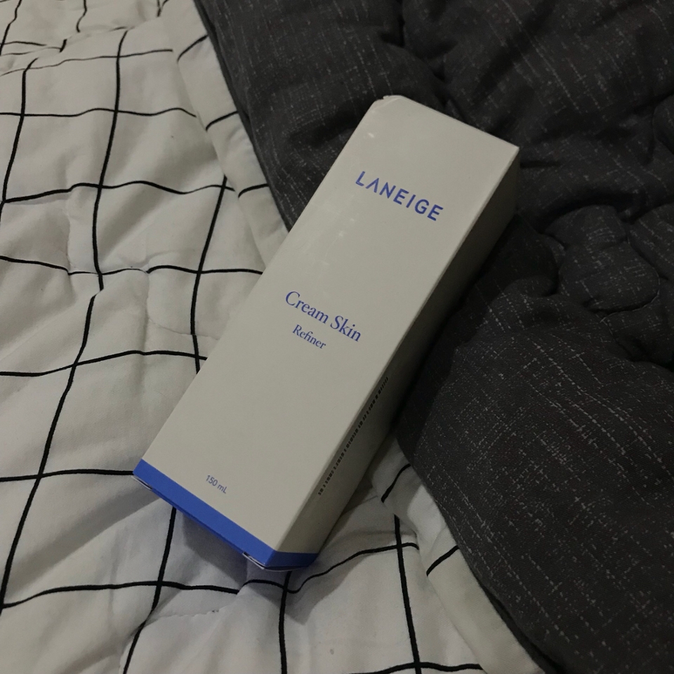 
일단 케이스에요 무난무난하쥬?
갠적으로 케이스부터 사고시푼 비쥬얼은 아니라뉸,,
크림스킨이 뭐지? 하고 호기심에 사실 분이라면
s....t...a....y............
