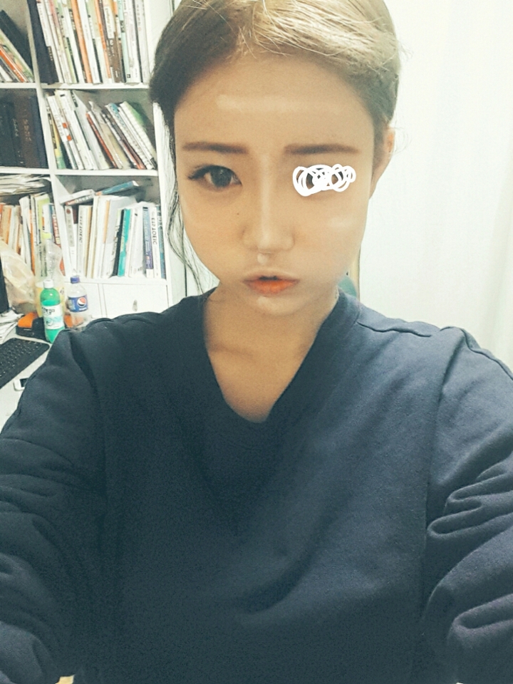 하이라이터는 보이는대로 턱 인중 광대 T존!에펴발라줘요!