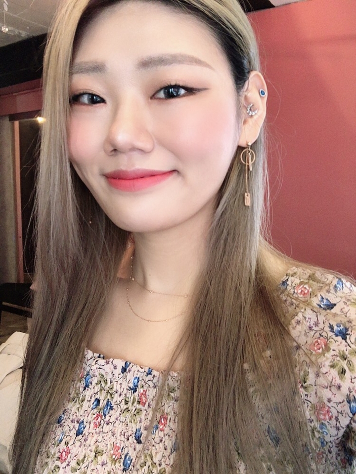 이게 이주 지난 사진이에요! 진짜 천천히 예쁘게 빠지고있음!!