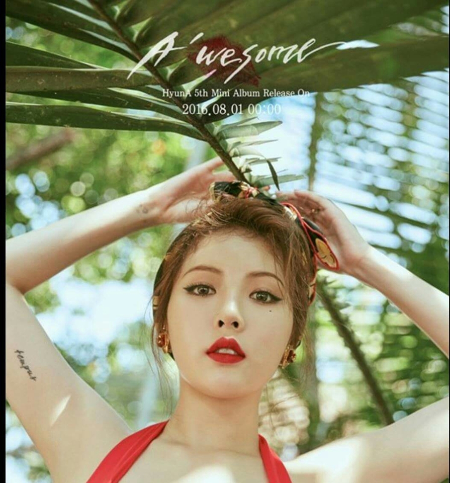 참고에 사용된 사진이에요. 아이홀 전체에 브라운 음영이 들어간게 보이시죠? 붉기보단 노란 브라운이 사용된거로 보여요. 산있는 눈썹도 눈에 띄네요.