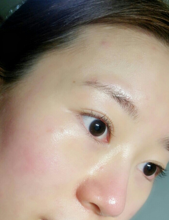 보습이 잘되구 오래 지속되는게 정말 좋았어요.

일주일 이상 사용해본 느낌은 피부가 좀 더 탄탄해졌다해야되나?? 쫀쫀해졌다는거에요ㅎㅎ