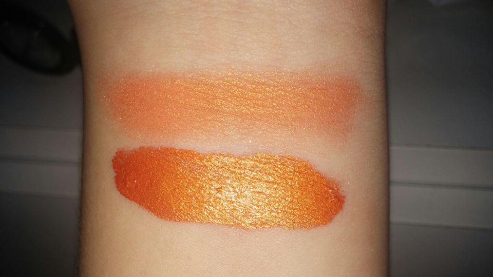 발색도 더좋아짐ㅋ 위에가 원래 섀도우!
아래가 크림섀도우^^
죠아요는 사랑입니다♥♥♥