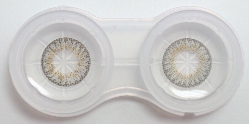 (왼)겉/(오)안
그레이 색이구요, 근데 막상 끼면 에메랄드 빛이 돌아요. 
