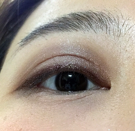 그리고 자글자글한 펄은 에뛰드 통기타여신
아이라인은 이글립스 Q4 패션퀸
(이 때 패션퀸을 처음 써보고 반해서 계속 쓰는중)