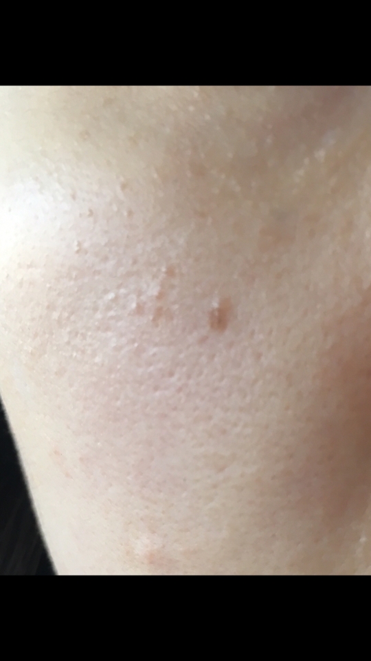 세수 후 스킨 전에 바로 맨얼굴에 바르는게 더 피부에 효과적인 느낌입니다!! 