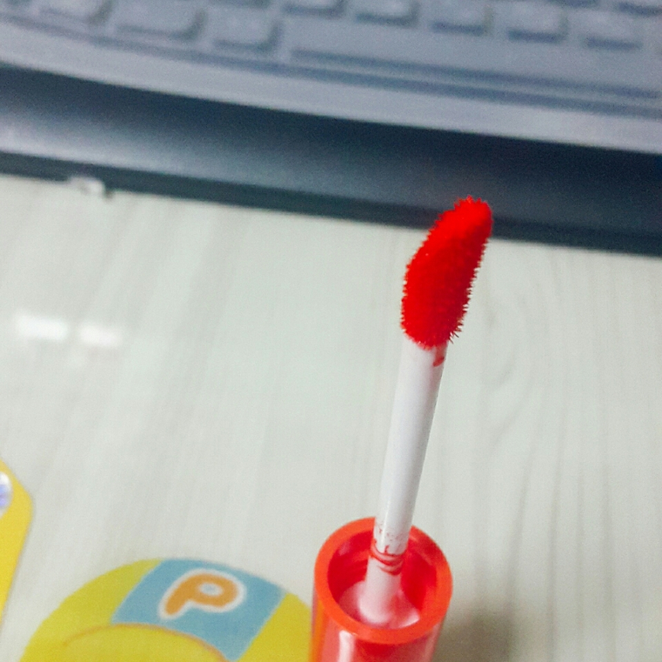 솔은 사선으로 되어 있어서 바르기 편한 것 같아요