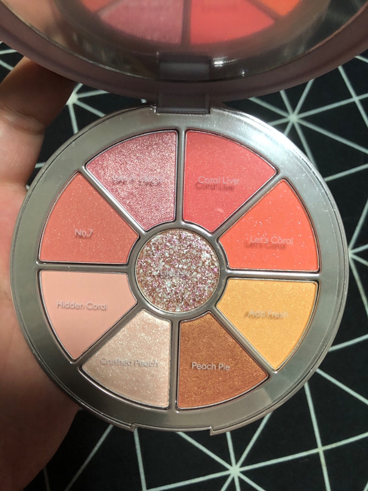 색 구성은 이렇게 되어 있어요
위에 필름 덮개에 색상명이 적혀 있어서 좋아요