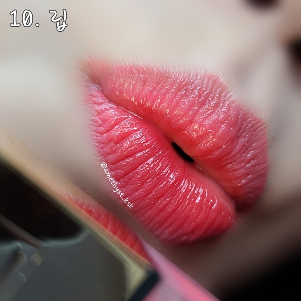 10. 립
립은 입생로랑 따뚜아쥬 22호를 베이스로,
에스쁘아 꾸뛰르 틴트 라이크잇을 안쪽에 발라주었어요.
윤기돌고 쨍한 립 완성