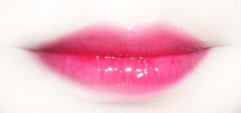 젤리틴트 2호 + 틴트 인 오일 2호

립 오일은 발색이 거의 없는데 , 
약간 핑크빛이 돌아서
아래 발라둔 립스틱이나 틴트 색이 
더 진해보이게 보여지는 효과가 있어요