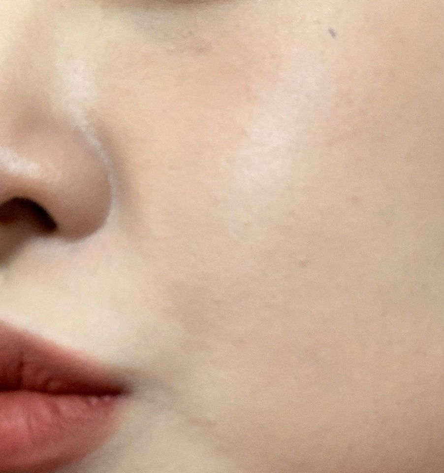 쿠션 + 컨실러 + 파우더 + 쉐딩 + 블러셔 + 립까지 다 한 얼굴인데. 일단 이걸 다 폼클렌징으로만 지워볼게요!