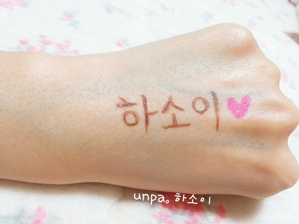 더블웨어 파데는 커버력때문에 구매한 거라, 커버력테스트를 해볼게요ㅎㅎ
브라운 붓펜아라와 붉은 틴트를 사용했어요!
