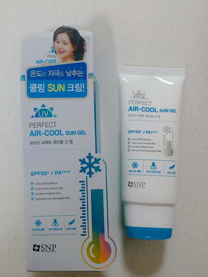 포장상자와 본품 모습은 이렇게 생겼어요. 포장상자만 봐도 쿨링감이 느껴지는 것 같죠?