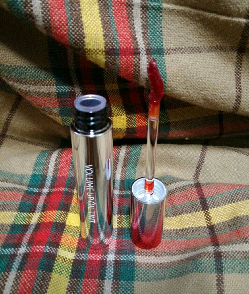 디자인이 깔끔한 은색에 붉은색으로 포인트를 줘서 정말 예뻐요 ㅠㅠ