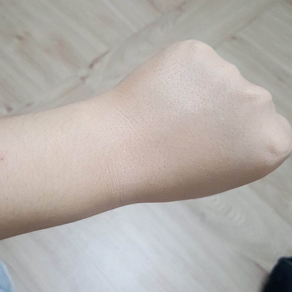 손에 발랐을 때