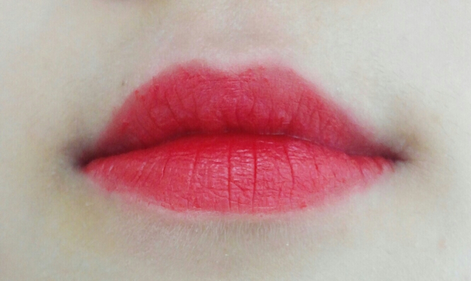 그리고 바를땐 촉촉한데 나중에는 엄청 건조해지니까 립밤 꼭 챙기세유!!