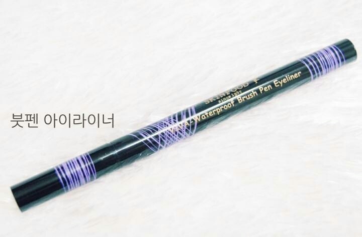 붓펜 아이라인!

붓펜은 간편하고 날렵하게 그릴수있어요.
또 리퀴드만큼 또렷하고 그리기 쉬워요
