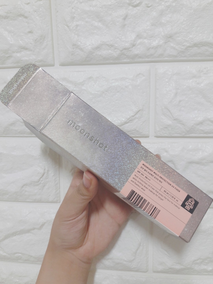 홀로그램과 잔잔한 펄느낌으로 우주공간 같아요 ㅎ