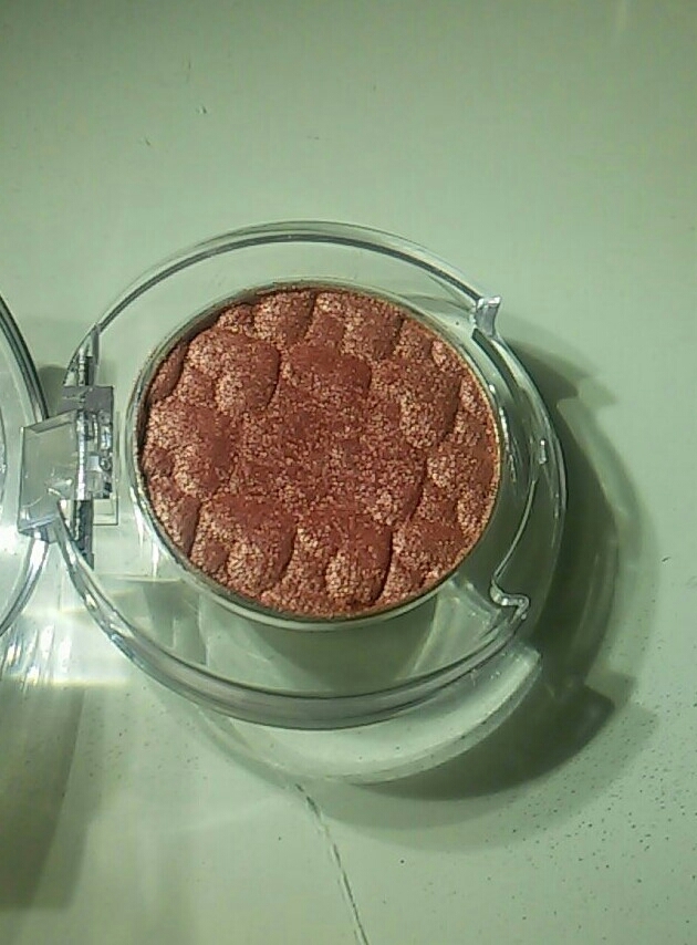 다음은 에뛰드 스웨이드 태슬 입니다 !!
제가 정말 좋아하는 섀도 중 하나인데,
약간 습식 텍스쳐라서 밀착력과 발색력이 훨 좋습니다♥