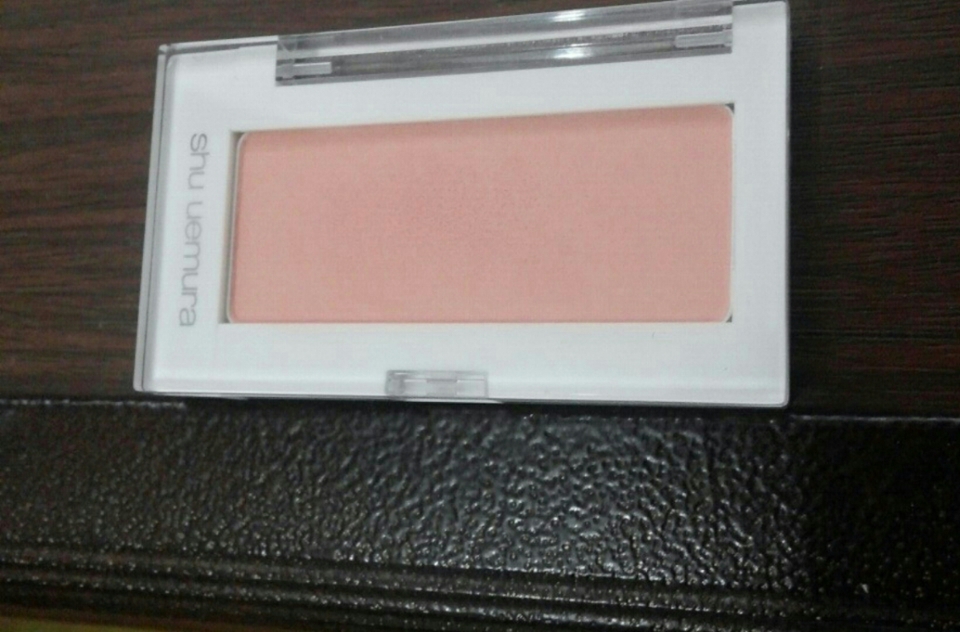 요렇게 자꾸 살구베이지색으로 찍히는데 아녜아녜요~ 뽀송뽀송하고 밝은 살구빛입니당^*^ 