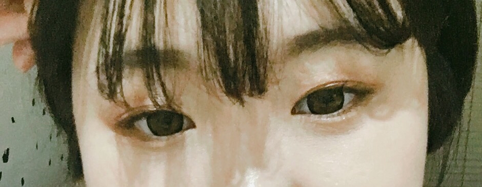 학기초에 애들이 제가 쌍액 하는지 몰랐다라는 애들도 많았습니다 ! 잘 못 알아봄 쌍커풀 있는줄 알아요😚 